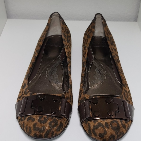 Söfft Leppard print flats with buckle detail - Picture 2 of 8